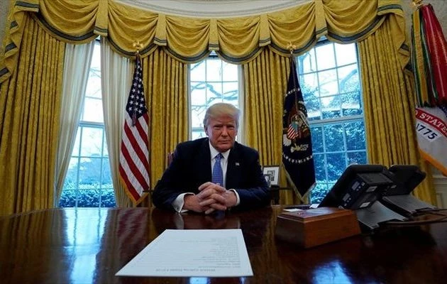 Ο Τραμπ έφτιαξε λίστα με ανέντιμους δημοσιογράφους και ΜΜΕ – Δείτε ποιους ξεφτιλίζει